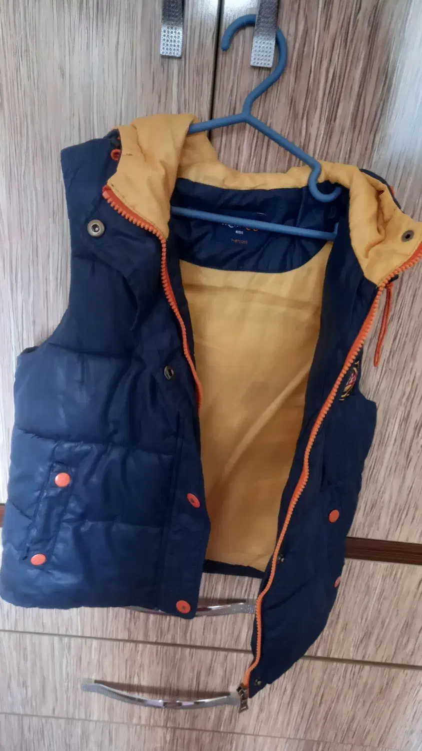 جلیقه ی تازه و نو|لباس|سنندج, |دیوار