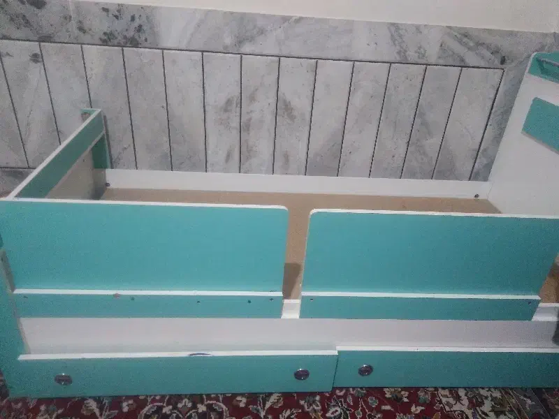 تخت تاشو کشو داربا محافط بچه|تخت و سرویس خواب|خمینی‌شهر, |دیوار