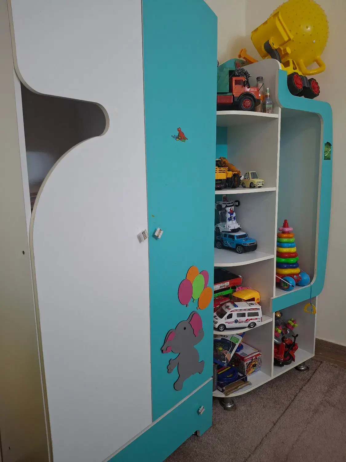 تخت و کمد نوجوان در حد نو|تخت و صندلی بچه|سیرجان, |دیوار