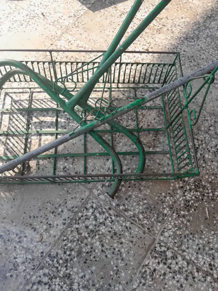 گهواره آهنی سالم|تخت و صندلی بچه|آبدانان, |دیوار