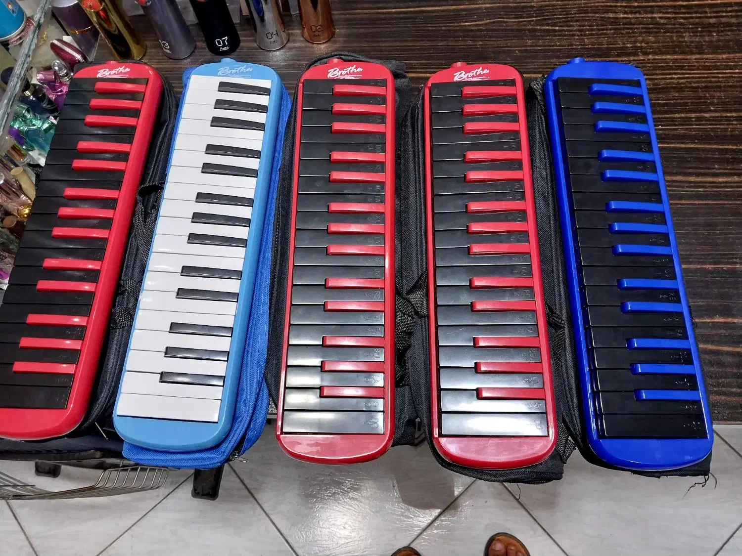 ارگ بادی کوچیک یا تمپو پایه ملودیکا با ضرب داربوکا|سازهای بادی|مشهد, طلاب|دیوار