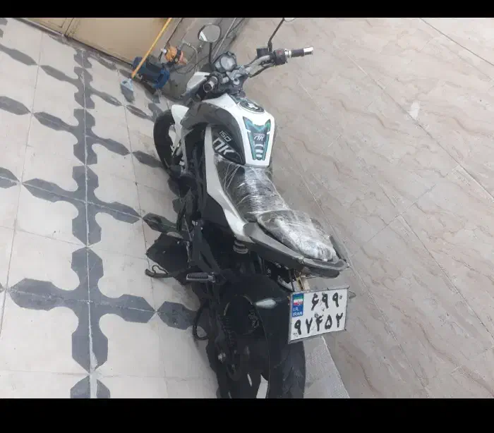 سی اف|موتورسیکلت|شیراز, کوشک میدان|دیوار