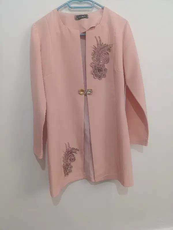 کت و شلوار|لباس|شیراز, کوشک میدان|دیوار