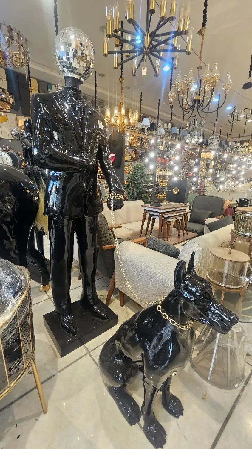 مجسمه سالنی مرد جنتلمن سر گردون|مجسمه، تندیس، ماکت|مشهد, توس (بلوار توس)|دیوار