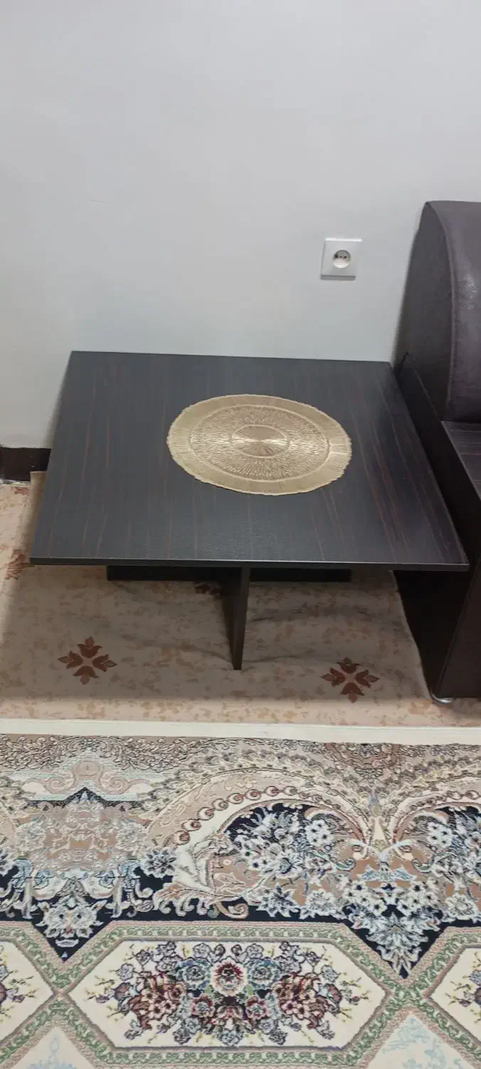 مبل محکم بدون زدگی یا خرابی|مبلمان خانگی و میز عسلی|دوگنبدان, |دیوار