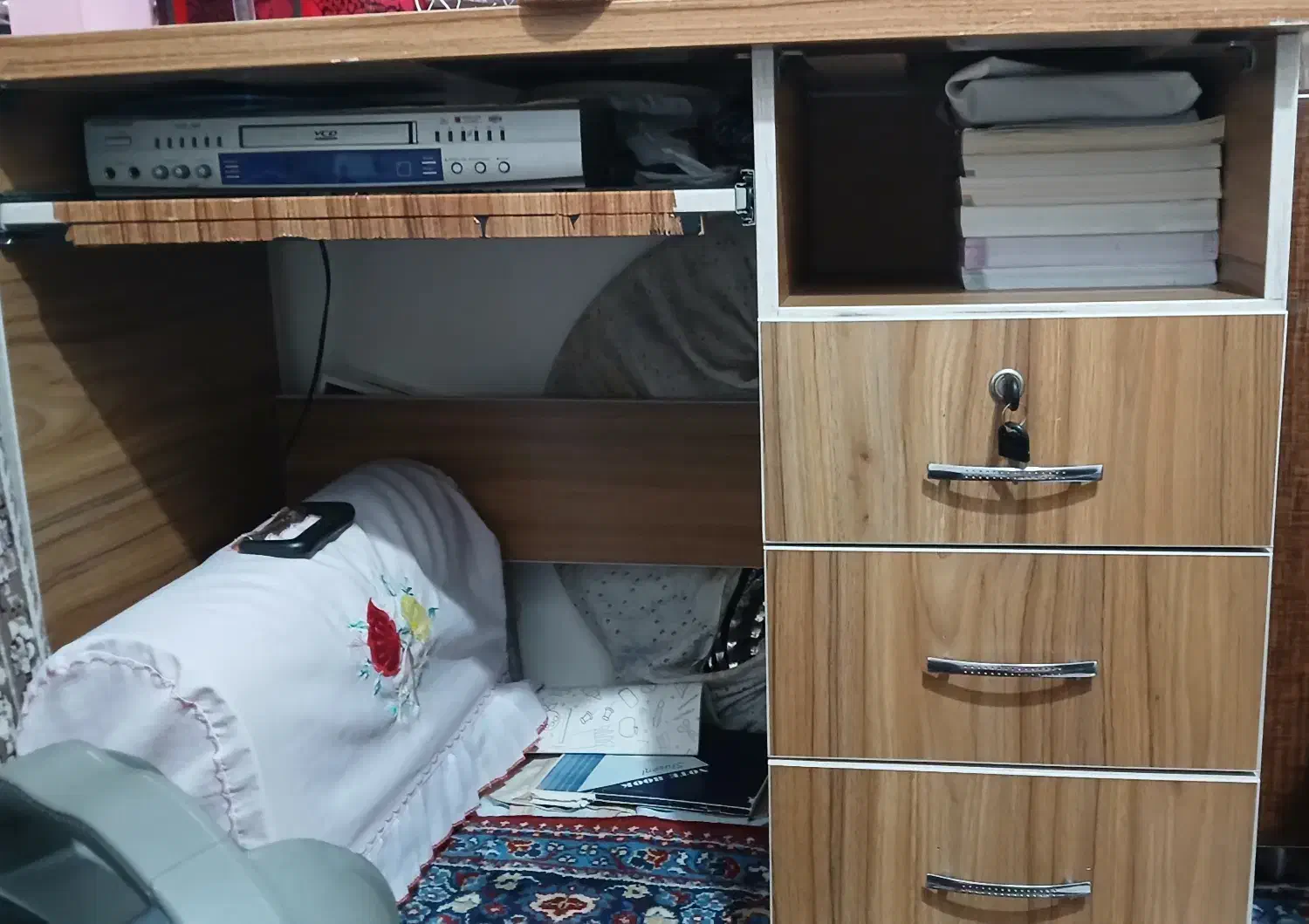 میز تحریر و کامپیوتر|میز تحریر و کامپیوتر|خرمدره, |دیوار