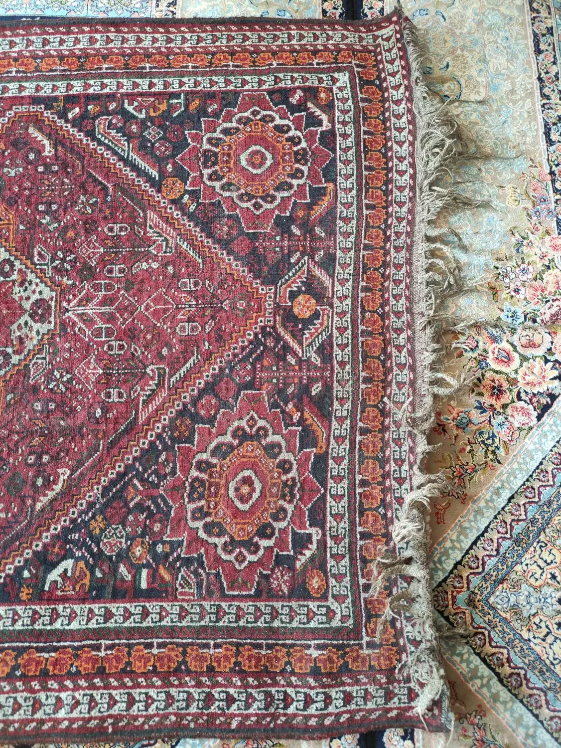 فرش دستباف قدیمی (طرح آباده)|فرش|شیراز, کوشک میدان|دیوار