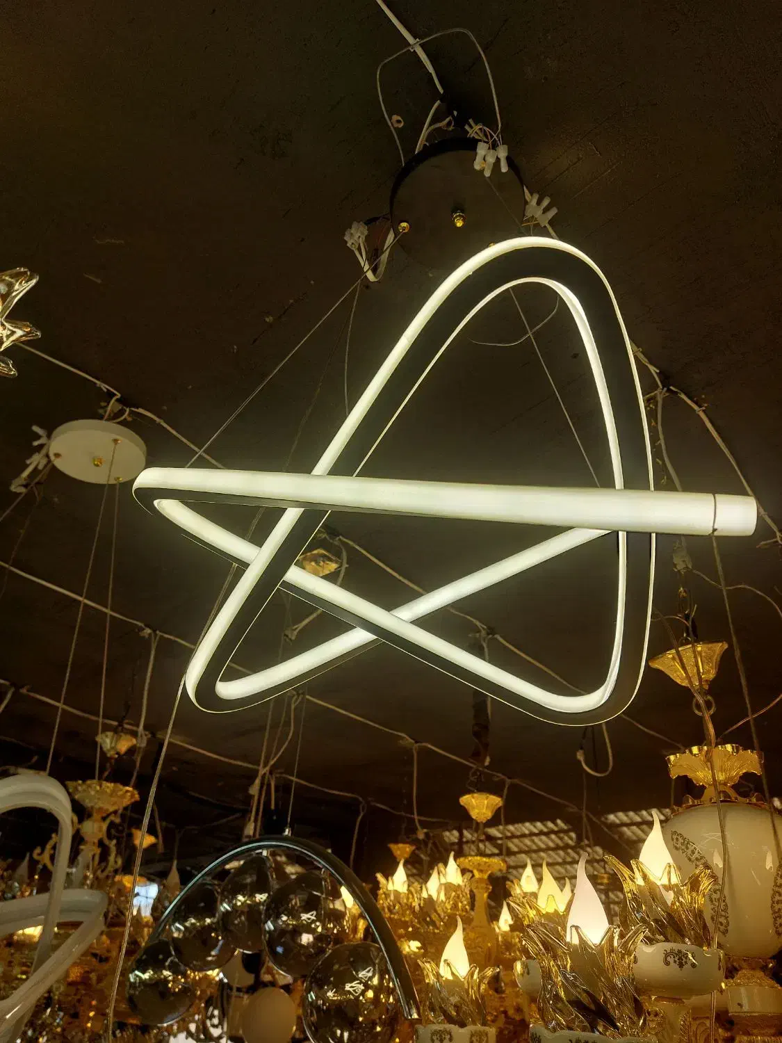 لوستر فضایی|لوستر و چراغ آویز|اصفهان, کوجان|دیوار