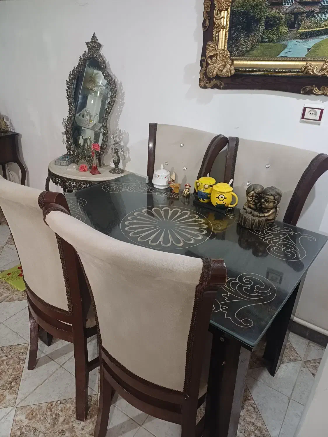 یکسری لوازم خانه|مبلمان خانگی و میز عسلی|رشت, جماران|دیوار