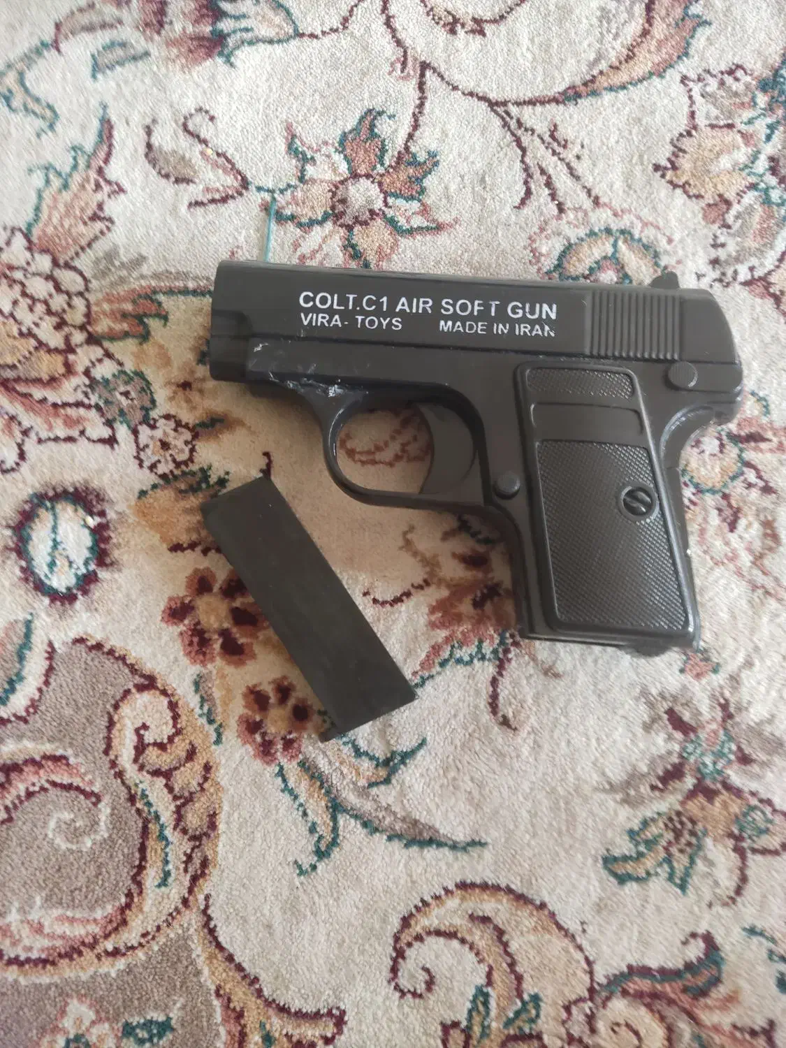 کلت فلزی سی وان|اسباب‌‌بازی|بروجن, |دیوار