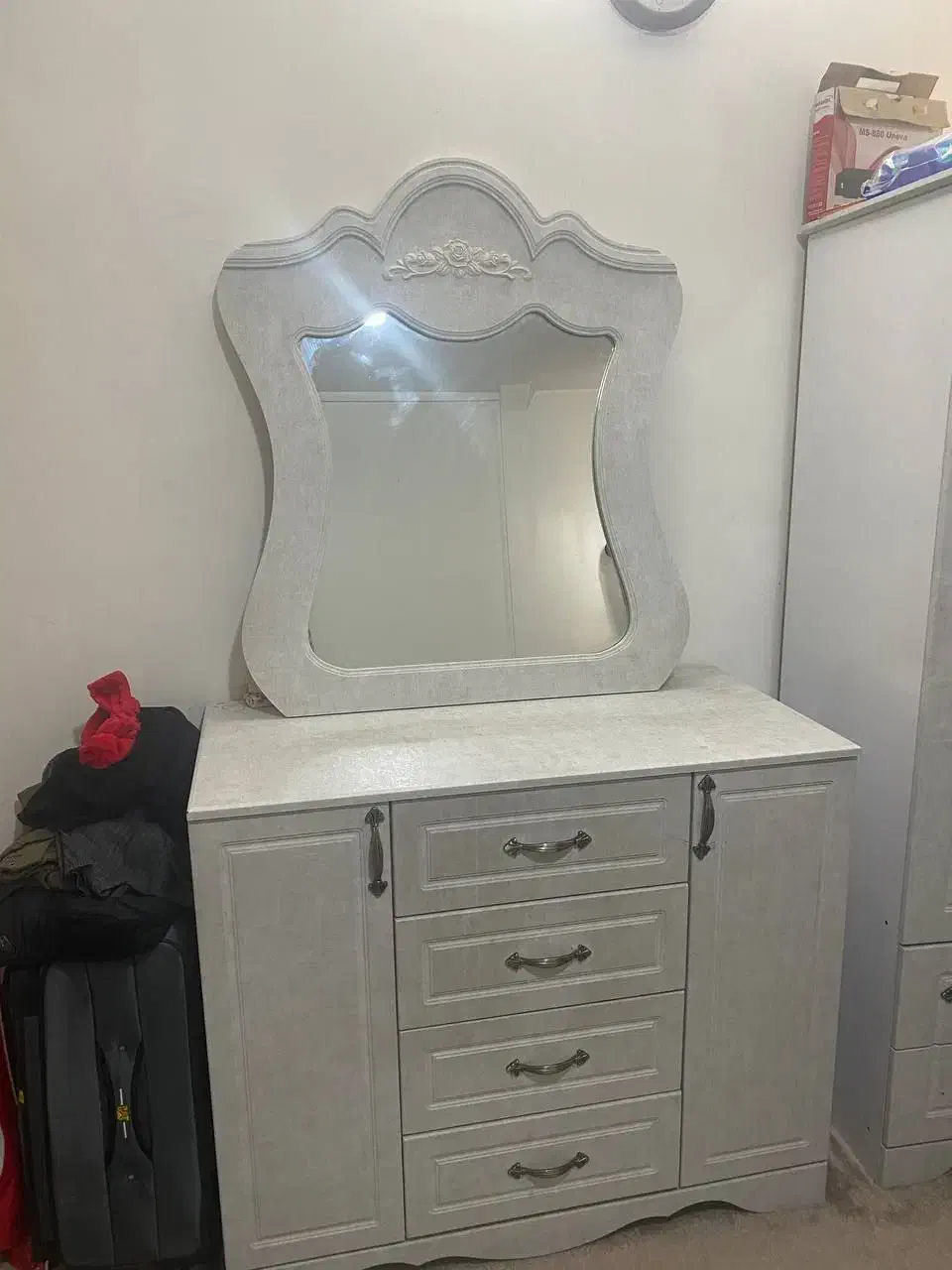 میز واینه|آینه|مشهد, شهید مطهری|دیوار