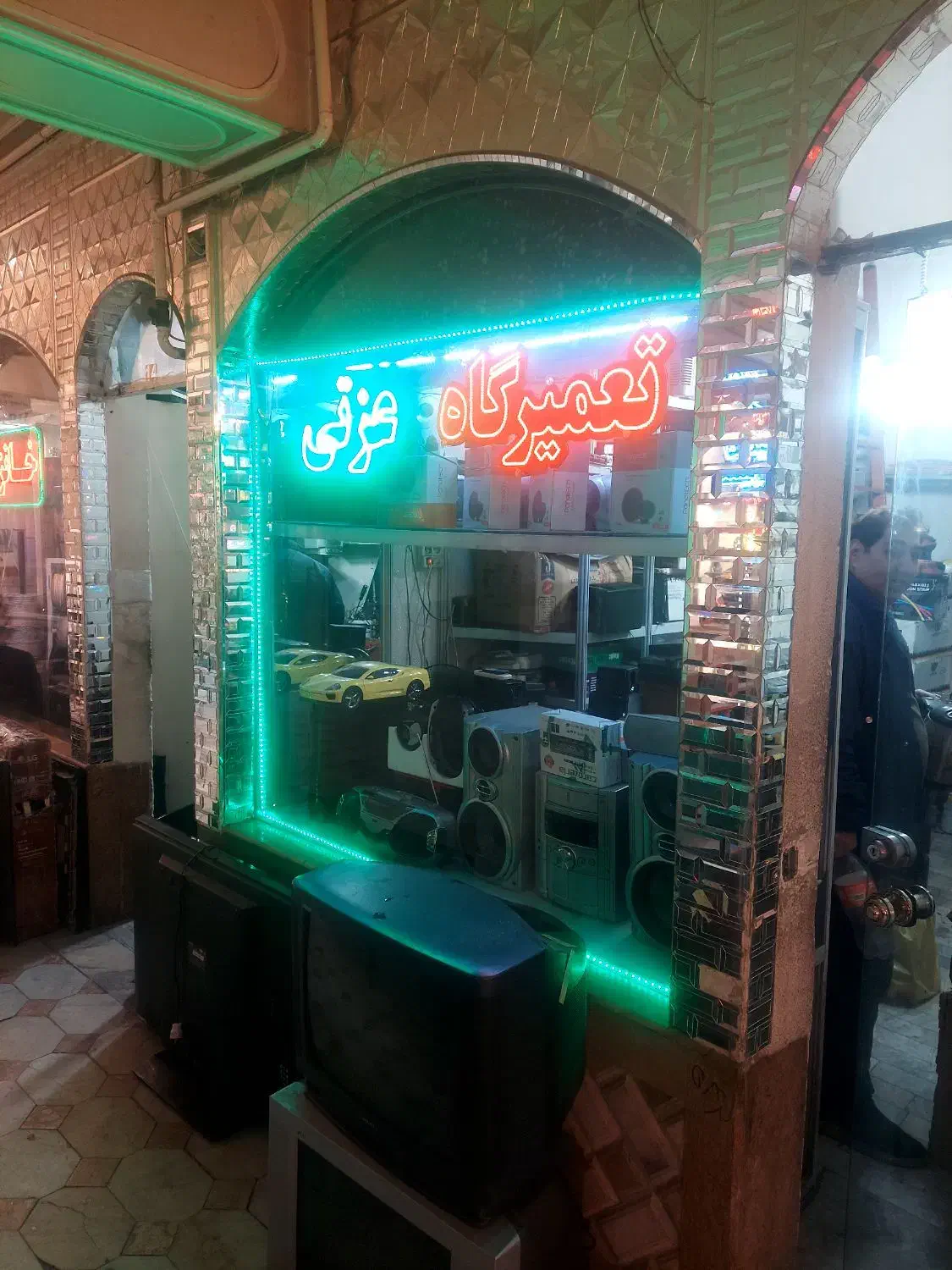 تعمیرگاه صوتی تصویری عزتی|خدمات پیشه و مهارت|تبریز, |دیوار