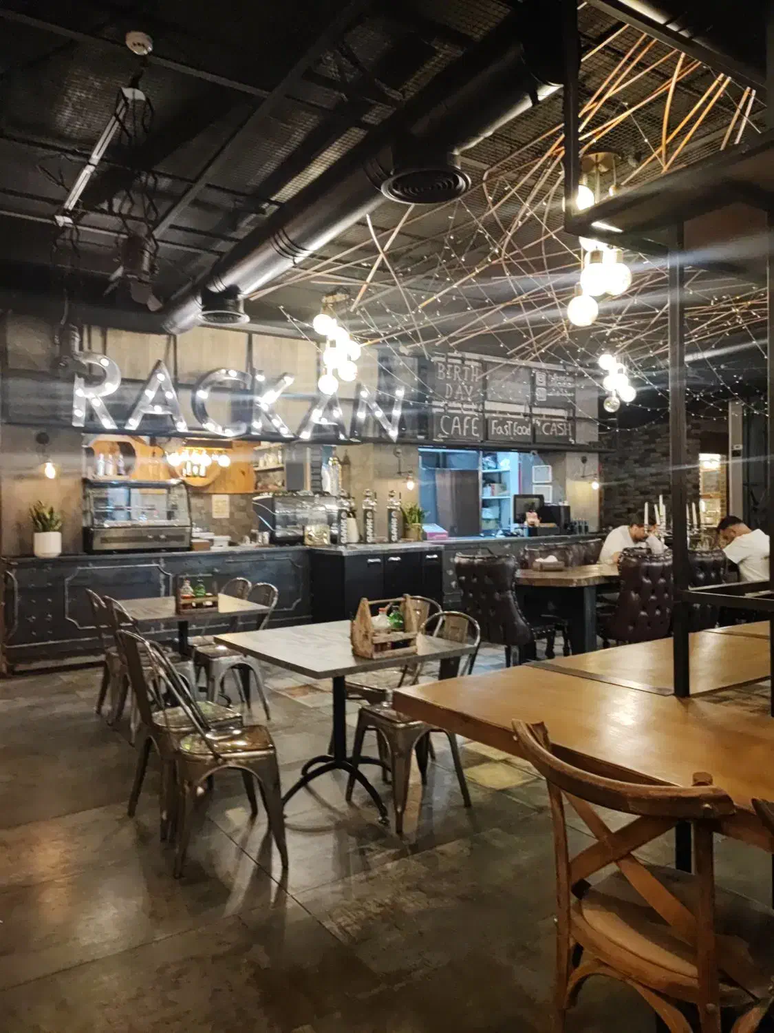 کار در کافه رستوران (سالن کار،پیتزا زن،ظرفشور)|استخدام خدمات فروشگاه و رستوران|تهران, المهدی|دیوار