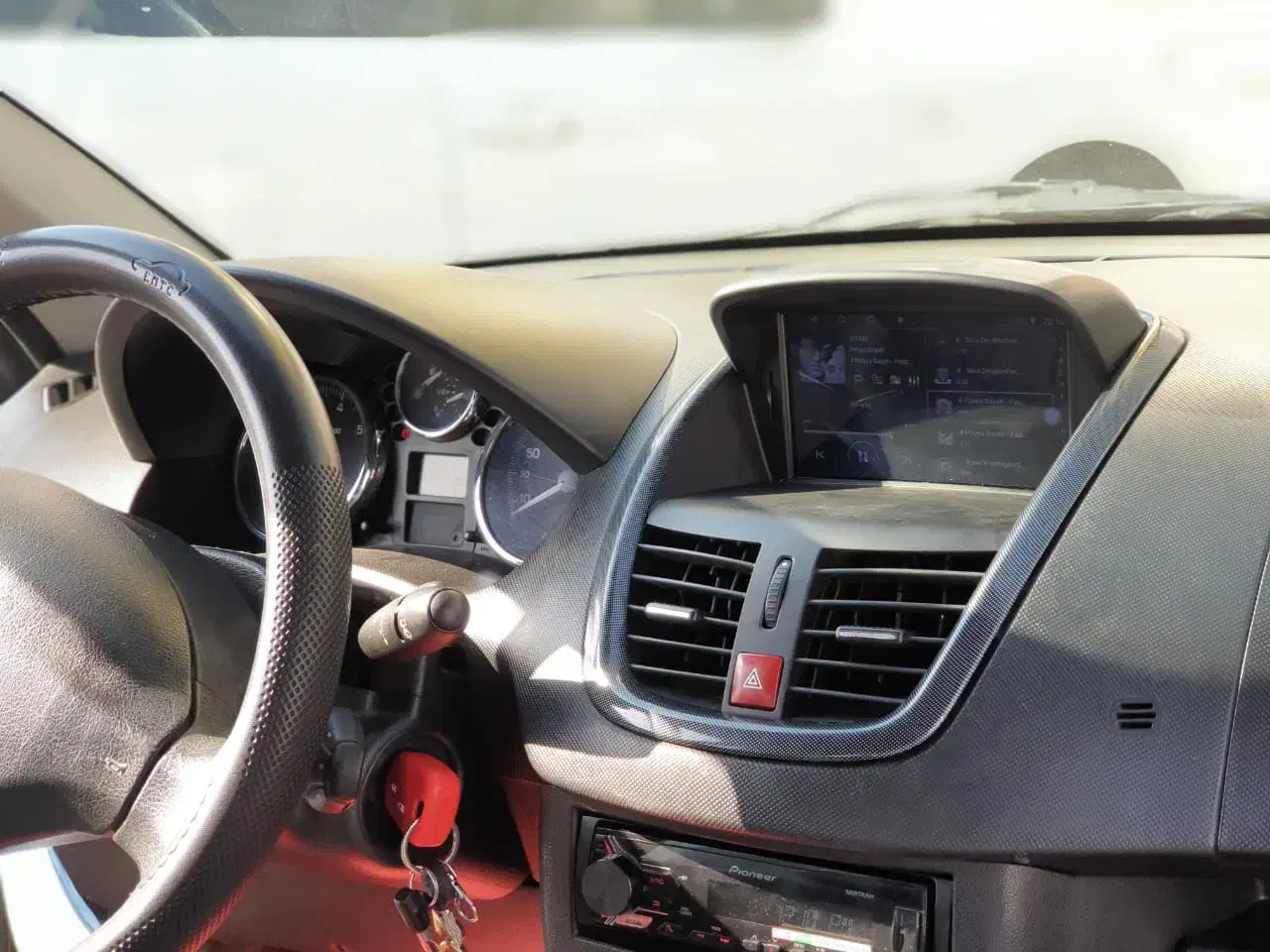 مانیتور فابریک ۲۰۷ (رادیو شهر ) ردیاب / هدلایت|قطعات یدکی و لوازم جانبی|تبریز, |دیوار