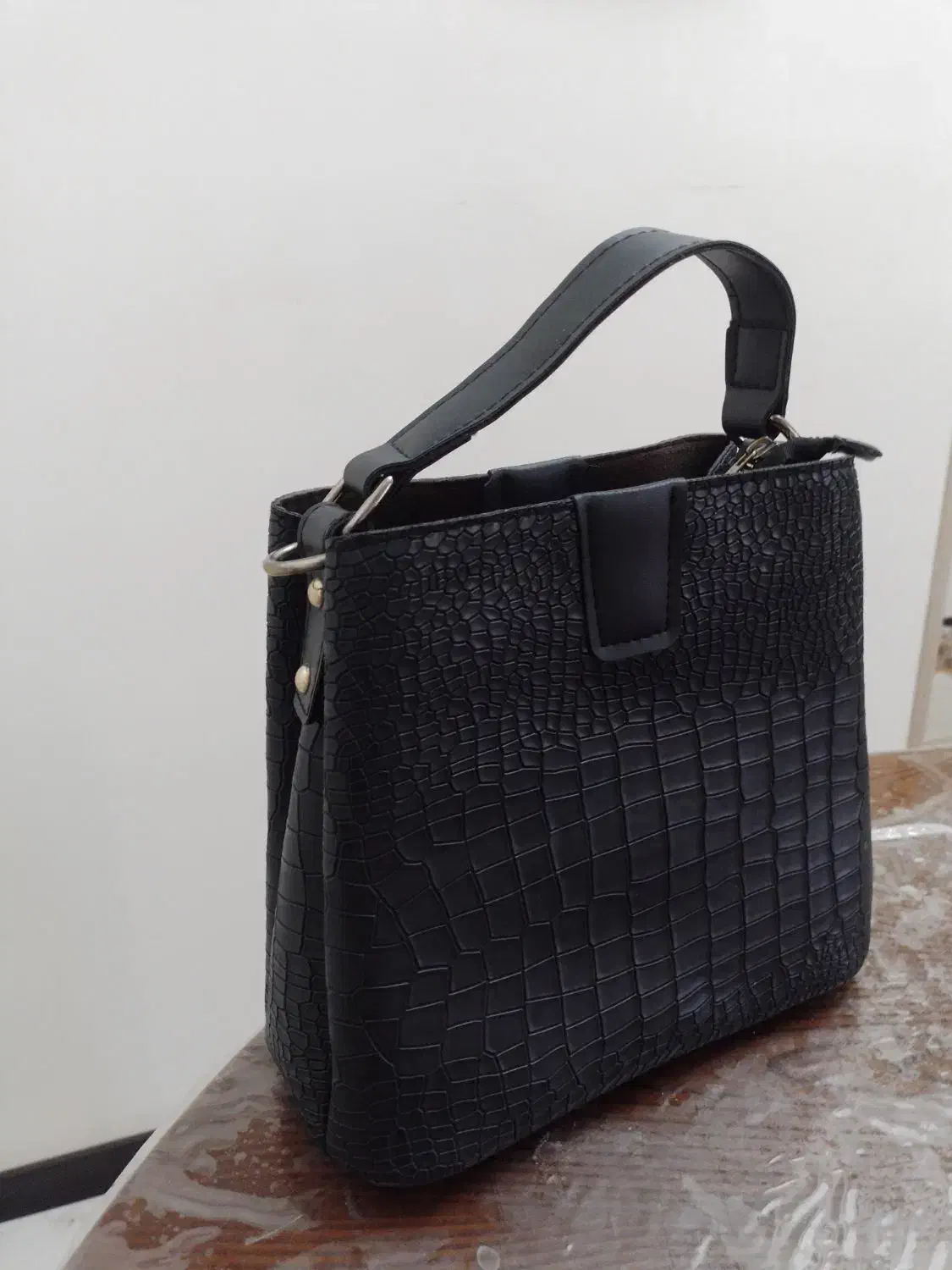 کیف چرم مصنوعی|کیف، کفش، کمربند|هشتگرد, هشتگرد قدیم|دیوار