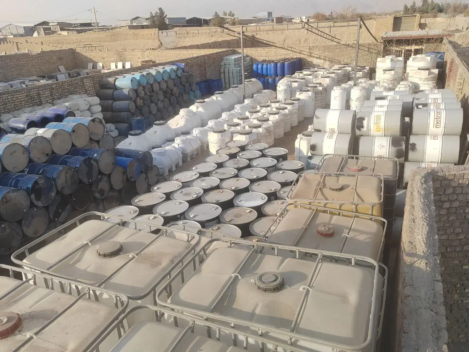 خرید وفروش انواع مخازن وبشکه های فلزی وپلاستیکی|عمده‌فروشی|نجف‌آباد, کهریزسنگ|دیوار