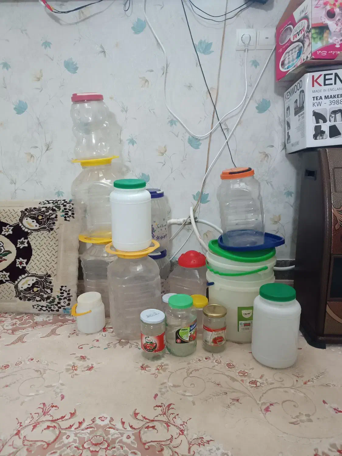 تعدادی شیشه وصفحه چایی ساز وکفش بچه گانه|حراج|دامغان, |دیوار