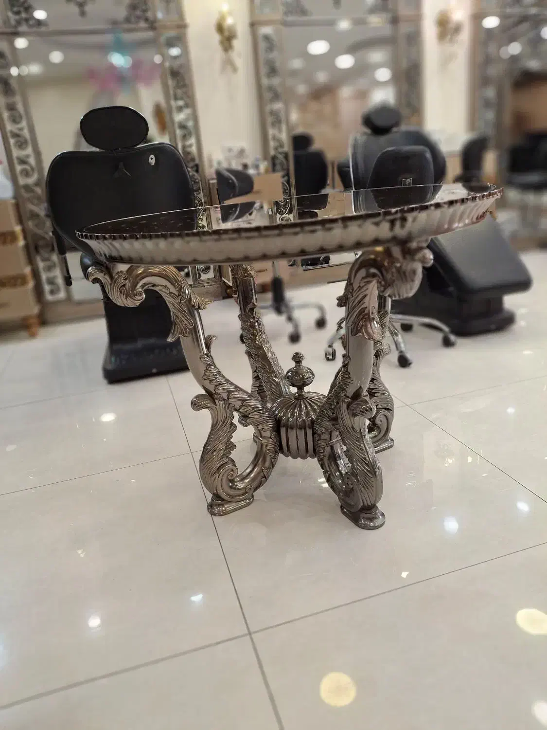 تعدادی لوازم خارجی سالن درحدنو|لوستر و چراغ آویز|تهران, شکوفه (عبدل آباد)|دیوار