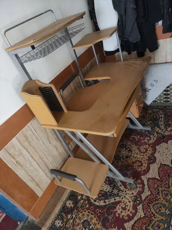 میز کامپیوتر در حد نو|میز تحریر و کامپیوتر|قهستان, |دیوار