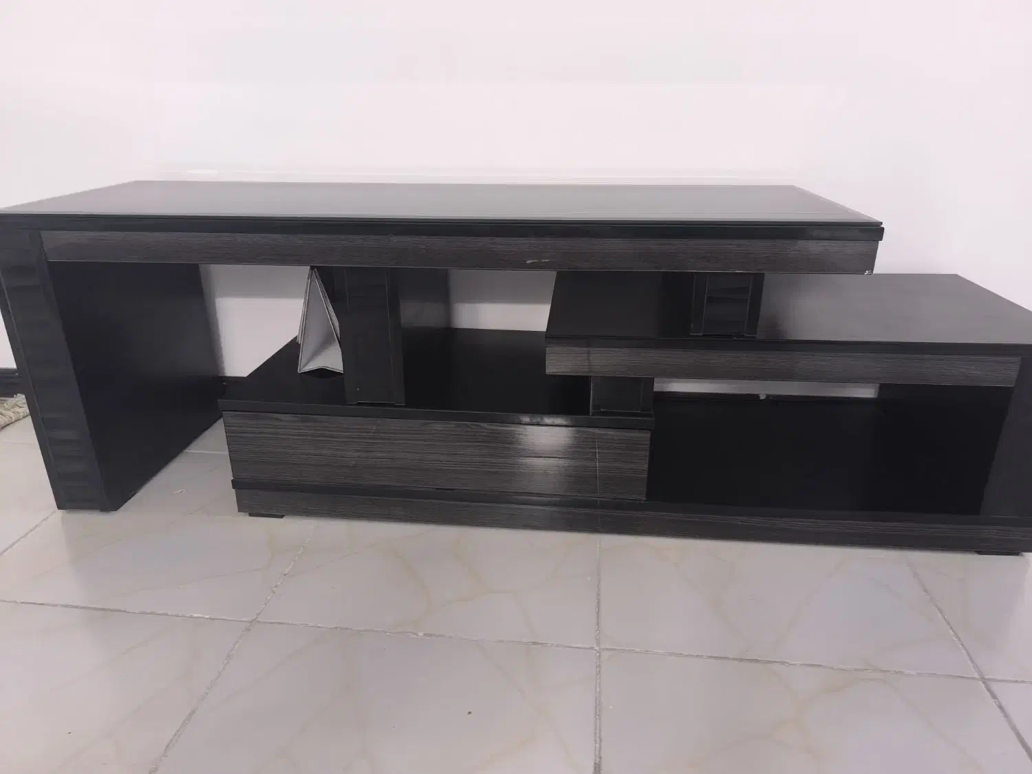 میز تلویزیون تمیز بدون ذره ای خش|میز تلویزیون|بیرجند, |دیوار