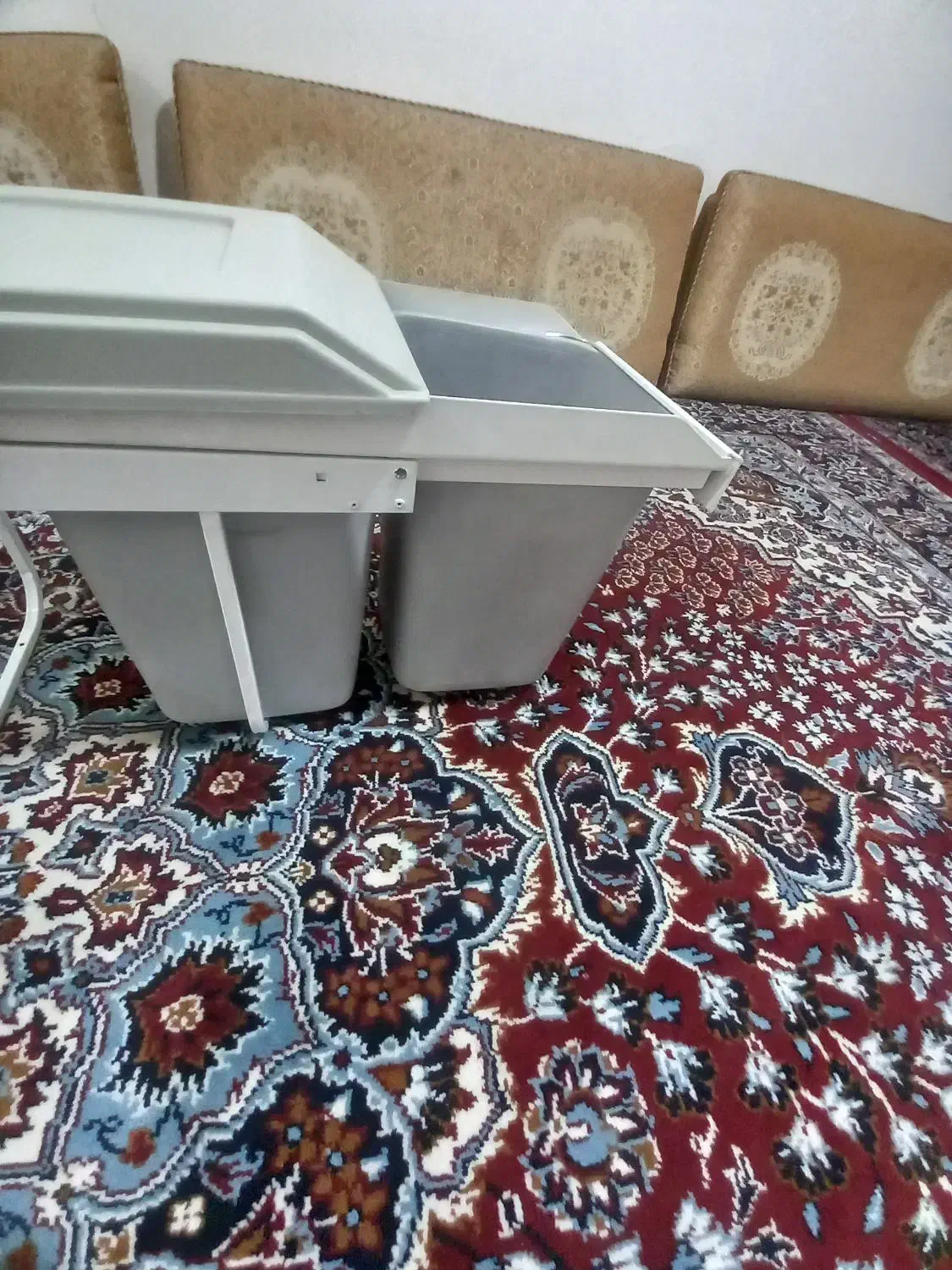 سطل زباله غلطکی داخل کابینت زیر ظرفشویی|ظروف نگهدارنده، پلاستیکی، یک‌بارمصرف|اهواز, فاز ۲ پادادشهر|دیوار
