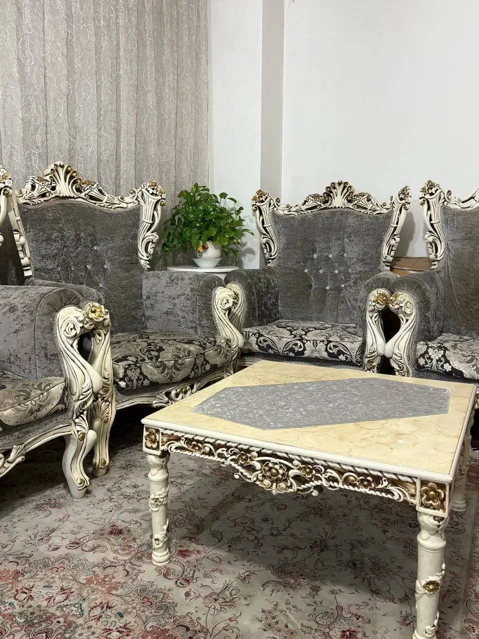 مبل سلطنتی ۹ نفره|مبلمان خانگی و میز عسلی|چهاردانگه (تهران), |دیوار