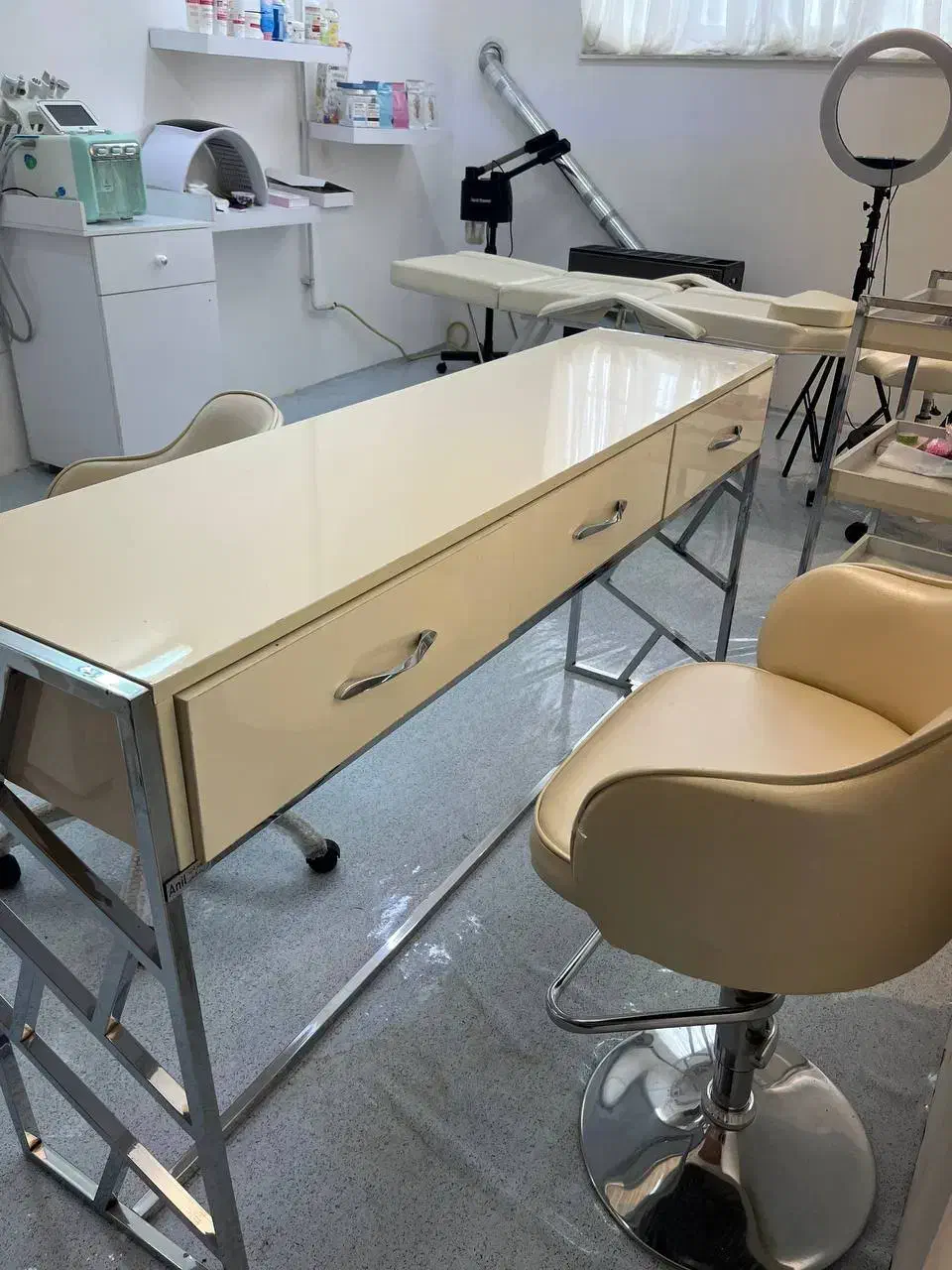 تجهزات آریشگاهی سالن|آرایشگاه و سالنهای زیبایی|آزادشهر, |دیوار