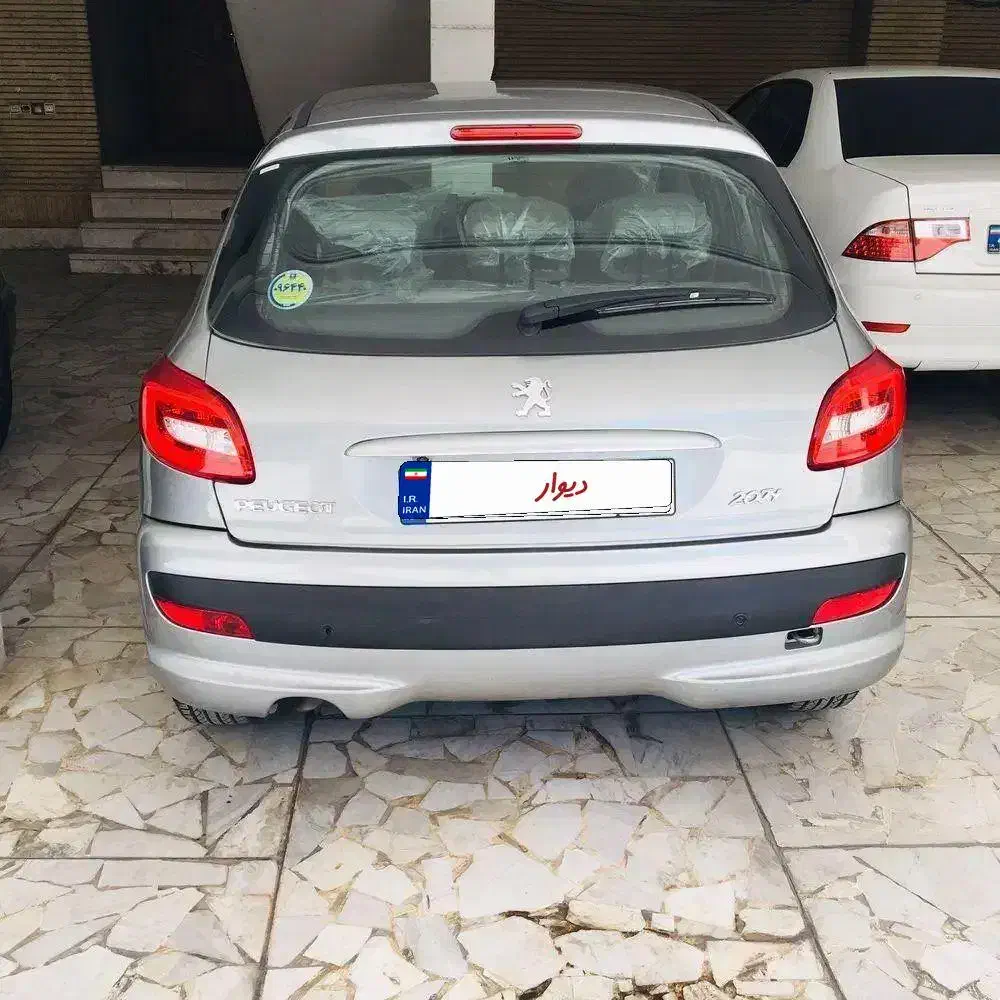 ۲۰۷ مدل ۴۰۲سقف فلز|خودرو سواری و وانت|اهواز, کوی ملی راه|دیوار