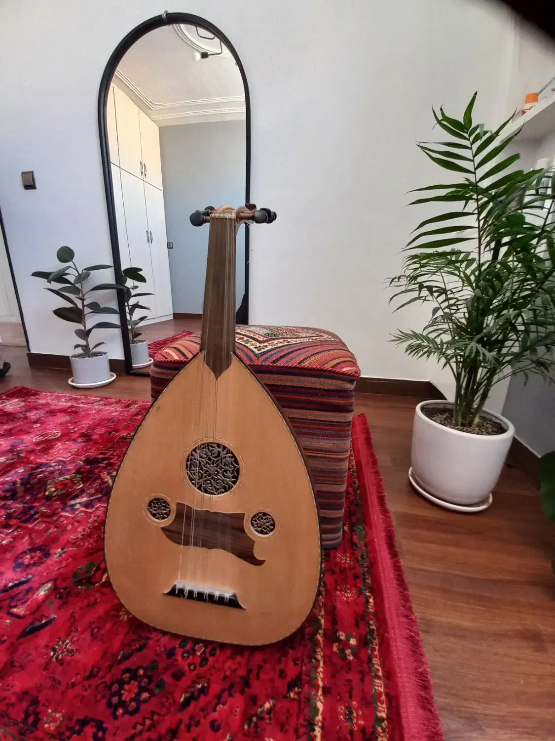 ساز عود|سازهای سنتی|اصفهان, گلزار|دیوار