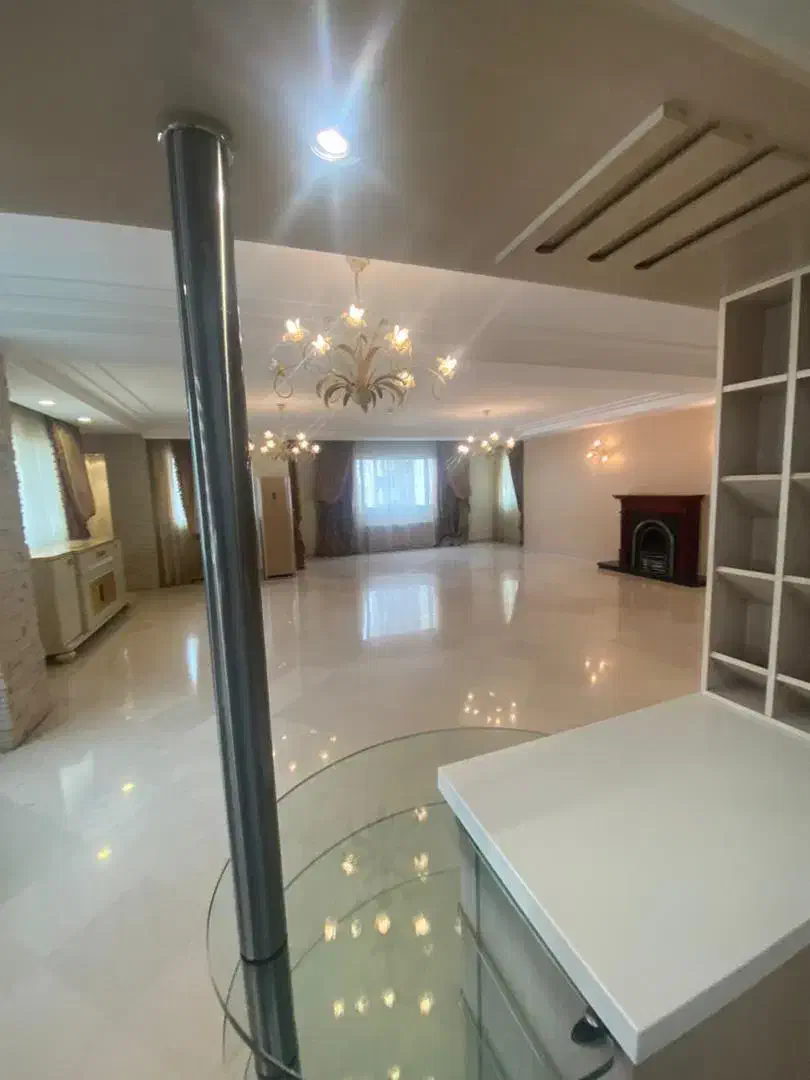 ۳۰۰ متر آپارتمان با دید تهران