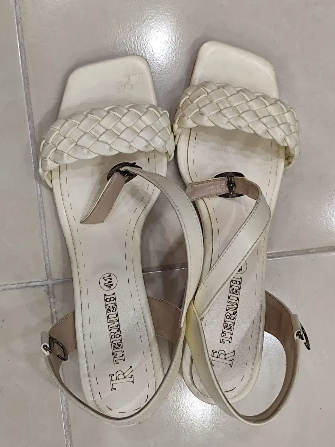 صندل مجلسی|کیف، کفش، کمربند|گلبهار, شهر جدید گلبهار|دیوار