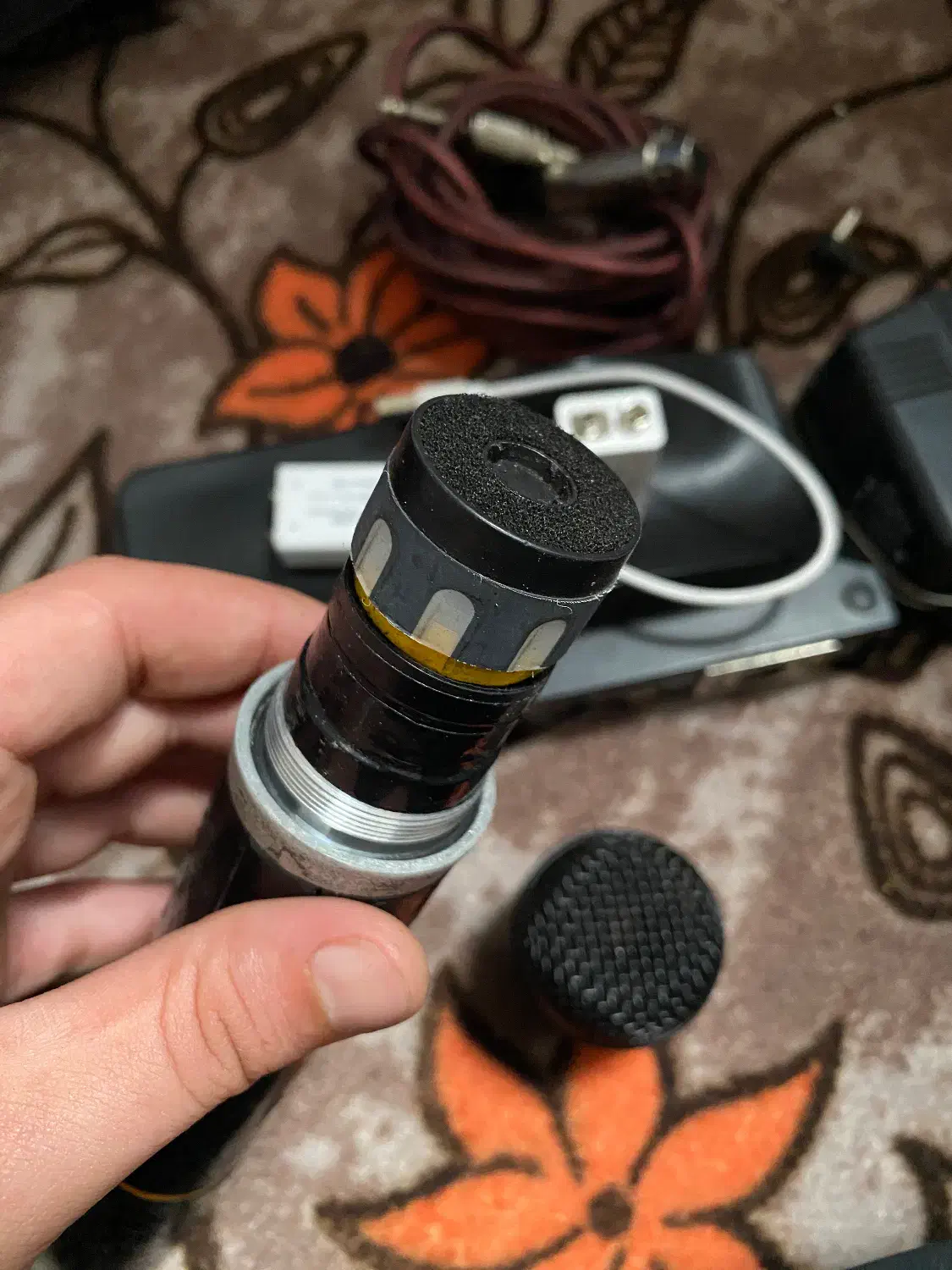 میکروفون|صوتی و تصویری|پره‌سر, |دیوار