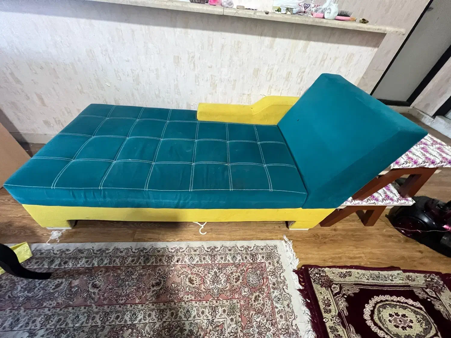 مبل هفت نفره شرکتی سالم و تمیز بهمراه دو عدد لوستر|مبلمان خانگی و میز عسلی|رشت, کاکتوس|دیوار