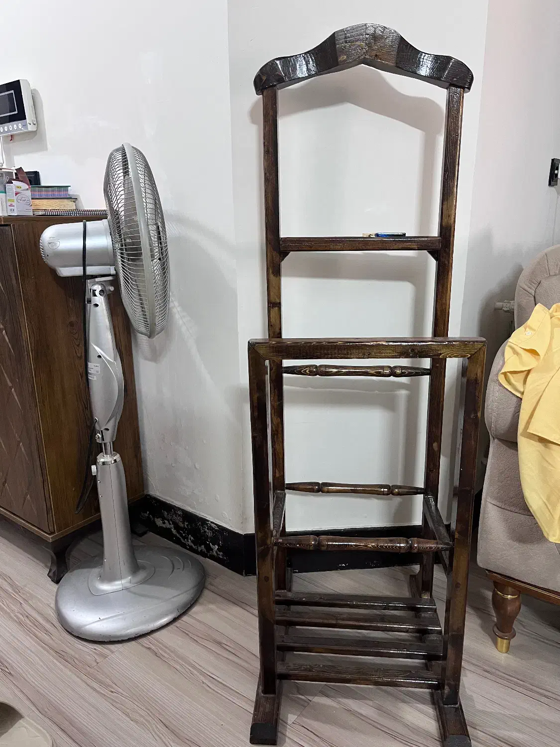 چوب لباسی چوبی|مبلمان خانگی و میز عسلی|قم, سالاریه|دیوار