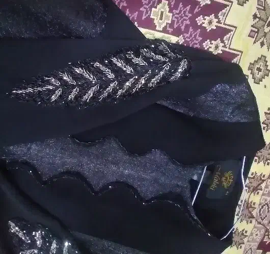 مانتو‌جواهر‌دوزی‌‌‌شده‌‌شیک‌نو‌هست‌‌((سنگی‌هست‌|لباس|بناب, |دیوار