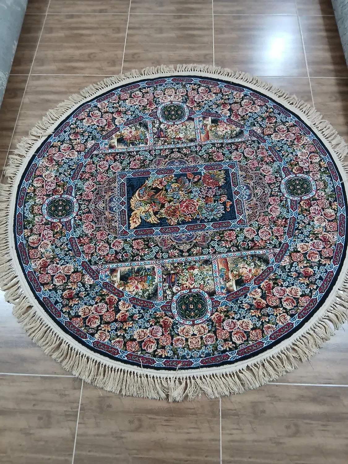 قالیچه گرد به شعاع ۱/۵|فرش|رشت, پیرکلاچای|دیوار