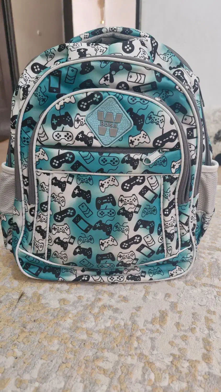 وسایل مدرسه|کیف، کفش، کمربند|بیرجند, |دیوار