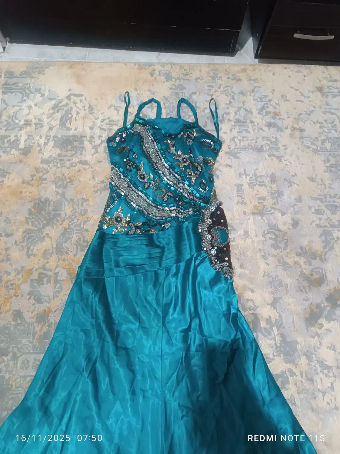 لباس مجلسی|لباس|محلات, |دیوار