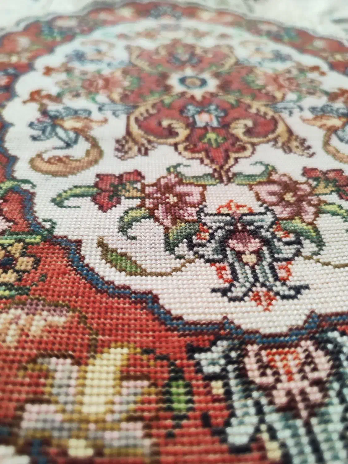 فرش دستباف بیضی|فرش|عجب شیر, |دیوار