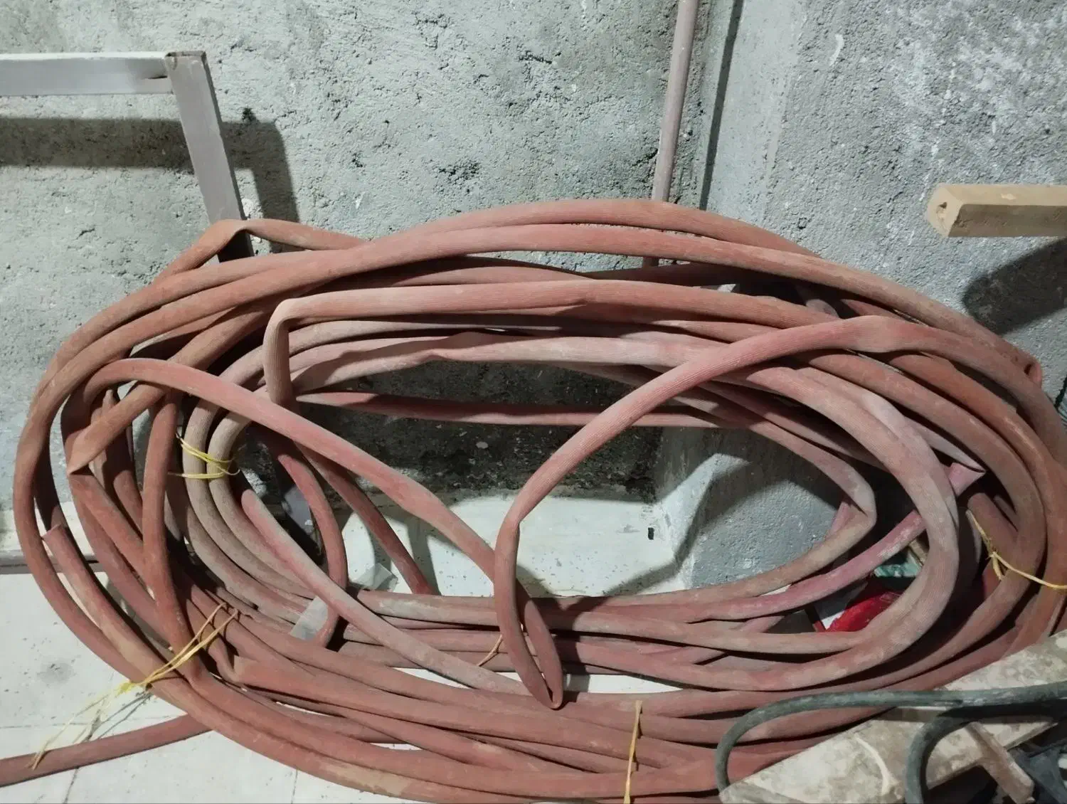 پنجره دوجداره و آهنی|مصالح و تجهیزات ساختمان|تربتحیدریه, حسنی بالا|دیوار