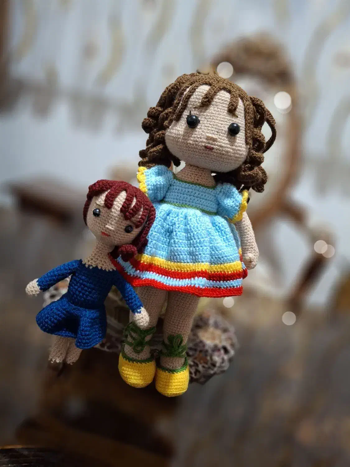 عروسک|اسباب‌بازی بچه|خوی, |دیوار