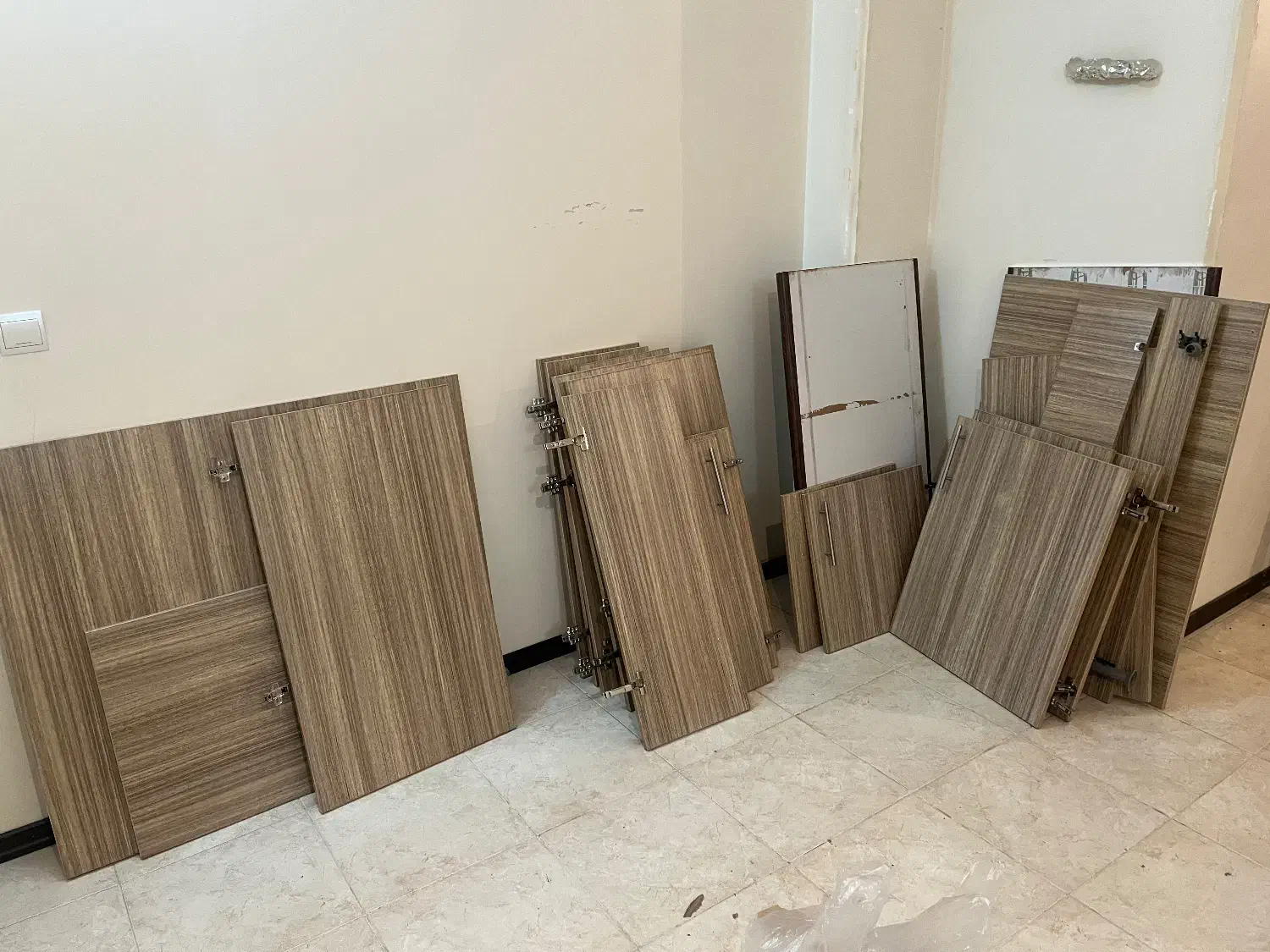 ویترین و درب ام دی اف کابینت|مصالح و تجهیزات ساختمان|رودهن, |دیوار