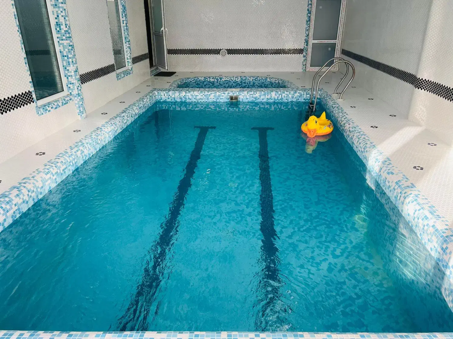 اجاره روزانه ویلا استخر سرپوشیده کد 21449|اجارهٔ کوتاهمدت ویلا و باغ|رودهن, |دیوار