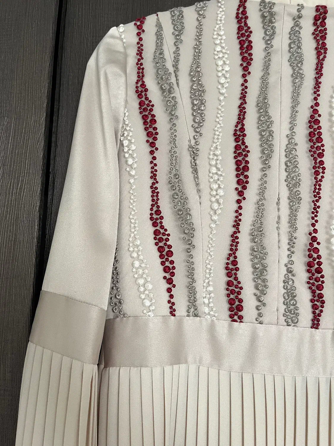 تعدادی لباس|لباس|اصفهان, پروین|دیوار