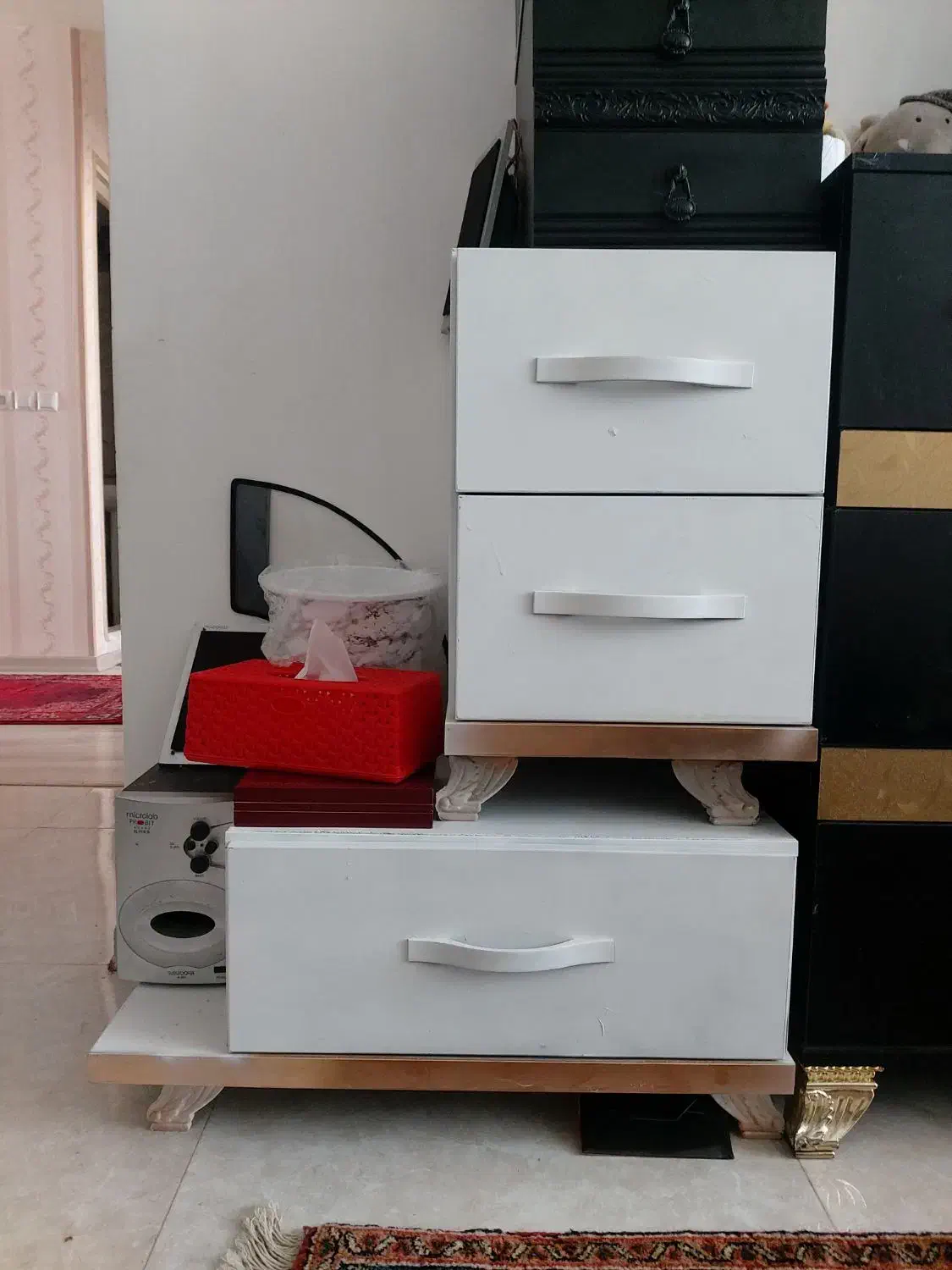 دیراور قدیمی مشکی و کشو سفید|جاکفشی، کمد، دراور|اردبیل, |دیوار