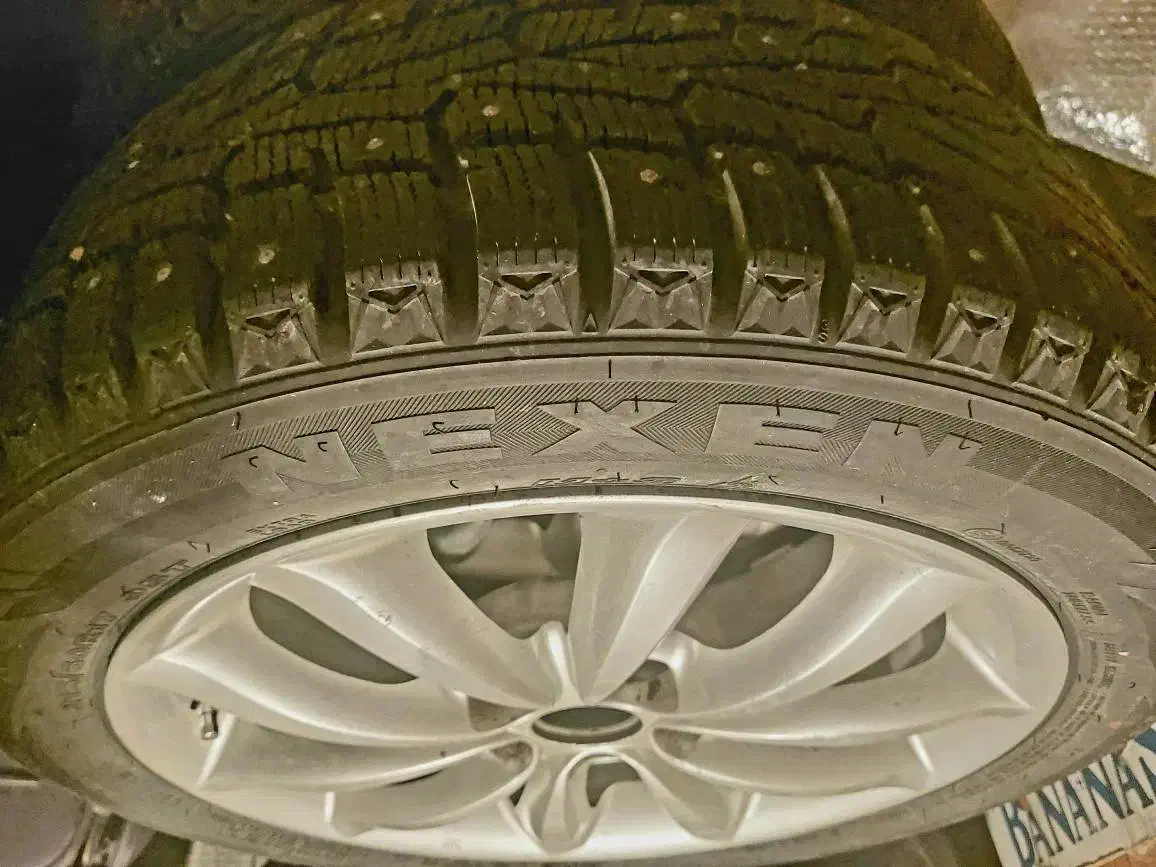 لاستیک یخ شکن زمستانی نکسن کره و رینگ فابریک آزرا|قطعات یدکی و لوازم جانبی|تهران, ظفر|دیوار