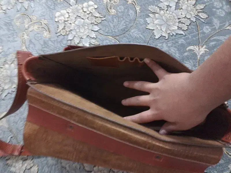 کیف|کیف، کفش، کمربند|مشهد, موعود|دیوار