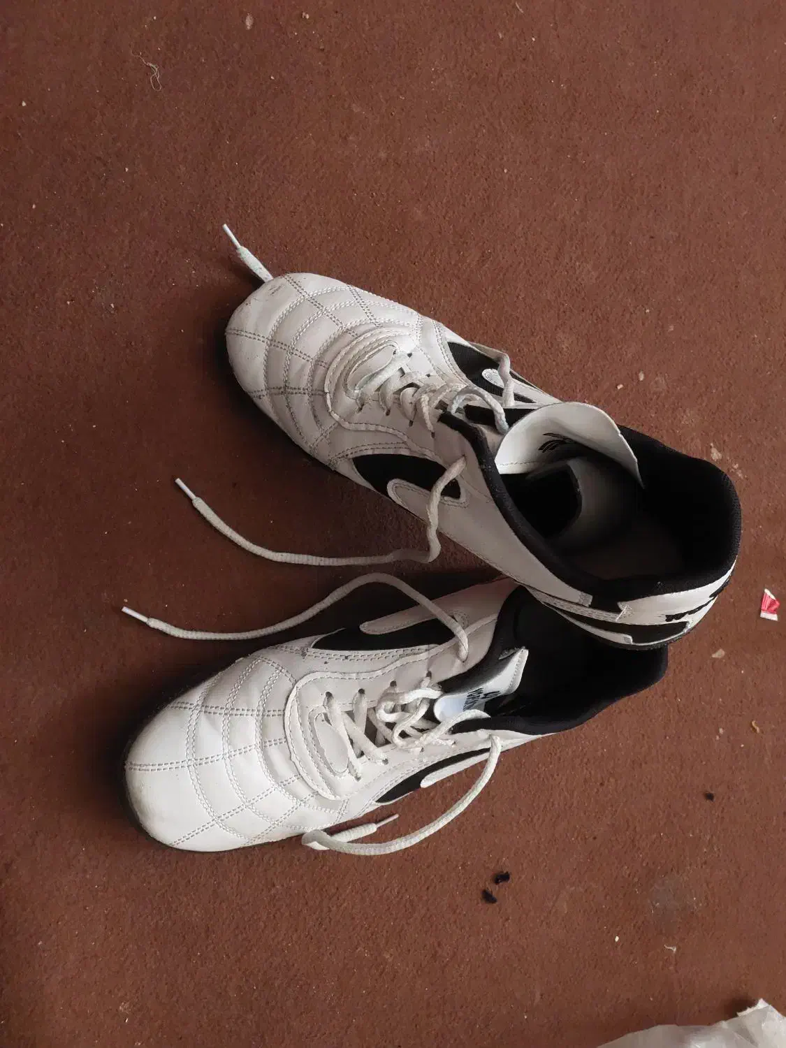 کفش فوتسال|کیف، کفش، کمربند|اسفراین, |دیوار