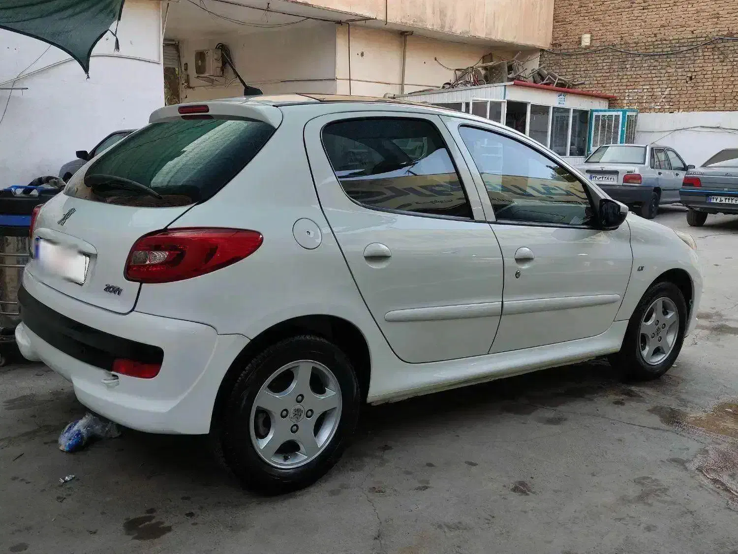 207پانا سفید استثنایی بدونرنگ|خودرو سواری و وانت|خرمآباد, |دیوار