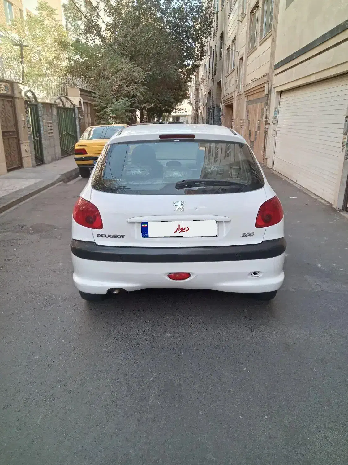 پژو 206 تیپ 3سفید مدل98|خودرو سواری و وانت|تهران, بریانک|دیوار